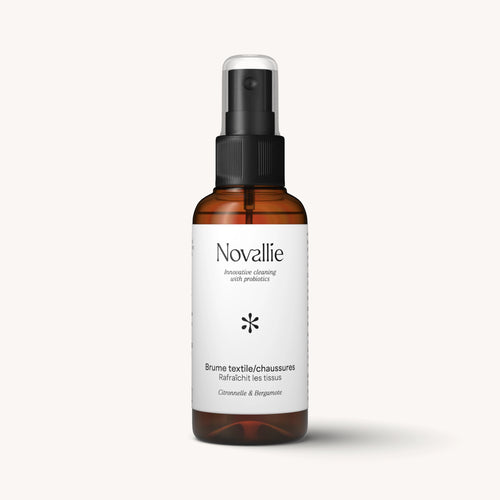 Vue de face de la brume textile et chaussures aux probiotiques qui rafraîchit et purifie les tissus - 75ml