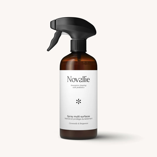 Vue de face du spray multi-surfaces Novallie, nettoyant doux et probiotique pour toutes les surfaces.